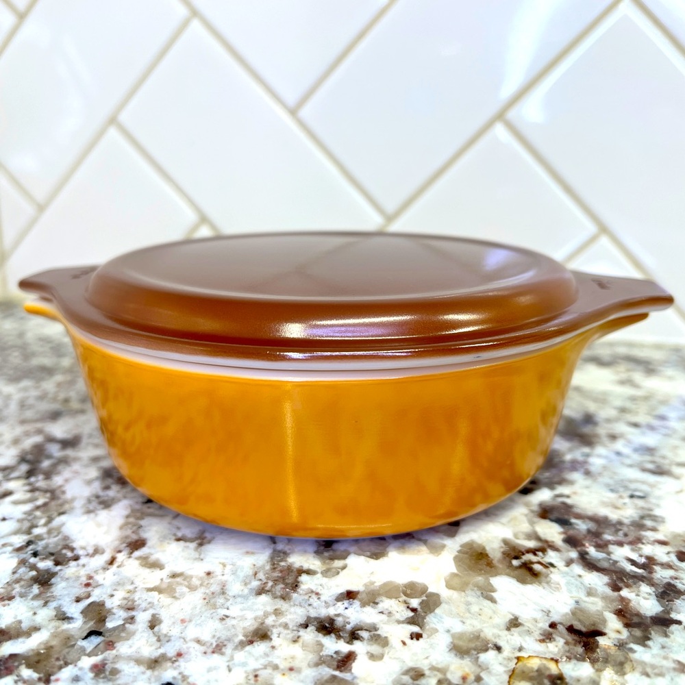 1974 Vintage Pyrex Old Orchard Dish #471